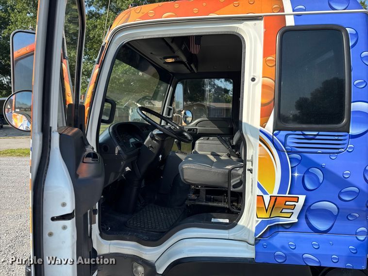 image for item DU9095 2000 Isuzu FRR pressure washer truck