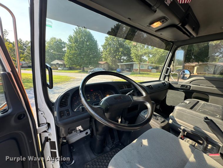 image for item DU9095 2000 Isuzu FRR pressure washer truck