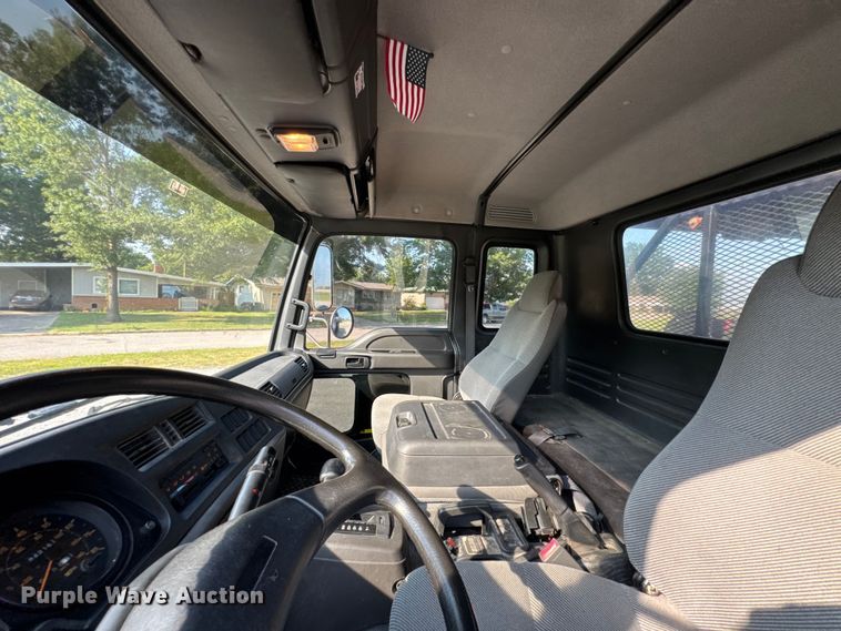 image for item DU9095 2000 Isuzu FRR pressure washer truck