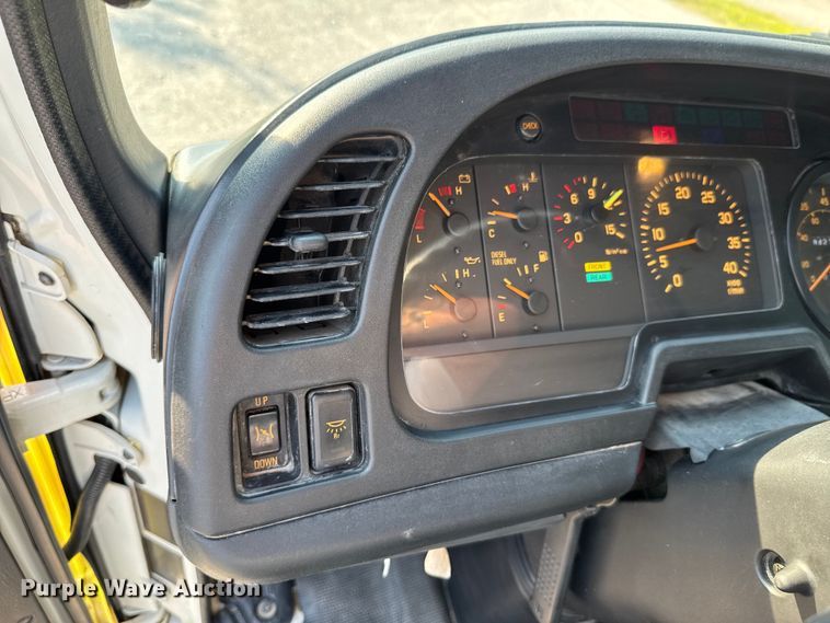 image for item DU9095 2000 Isuzu FRR pressure washer truck