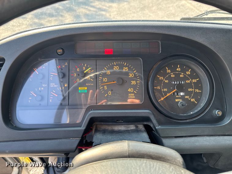 image for item DU9095 2000 Isuzu FRR pressure washer truck