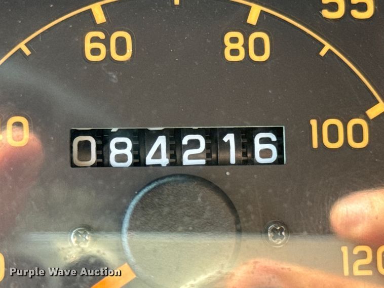 image for item DU9095 2000 Isuzu FRR pressure washer truck