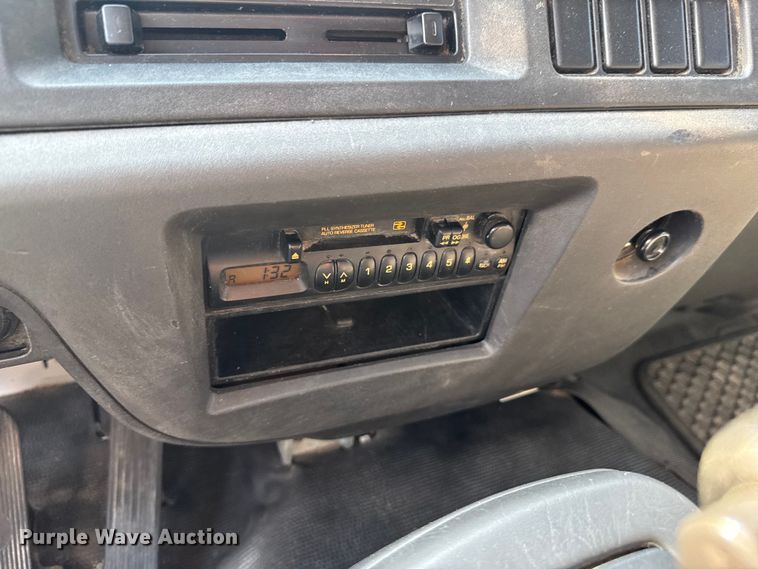 image for item DU9095 2000 Isuzu FRR pressure washer truck