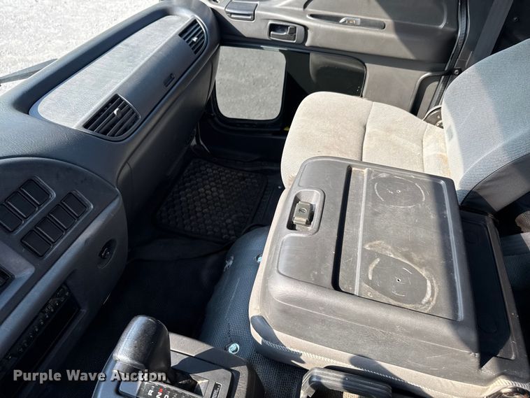 image for item DU9095 2000 Isuzu FRR pressure washer truck