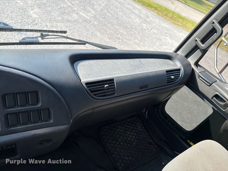 image for item DU9095 2000 Isuzu FRR pressure washer truck