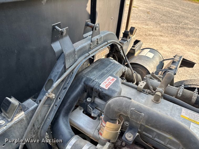 image for item DU9095 2000 Isuzu FRR pressure washer truck