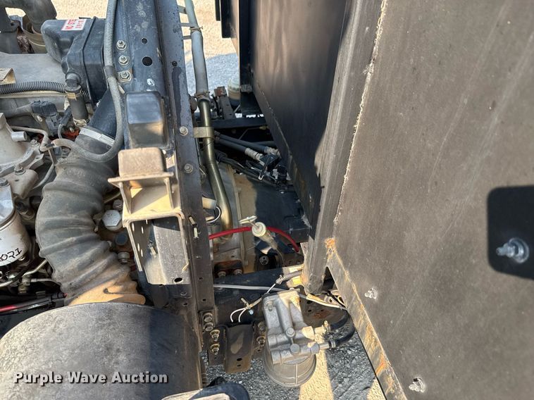 image for item DU9095 2000 Isuzu FRR pressure washer truck