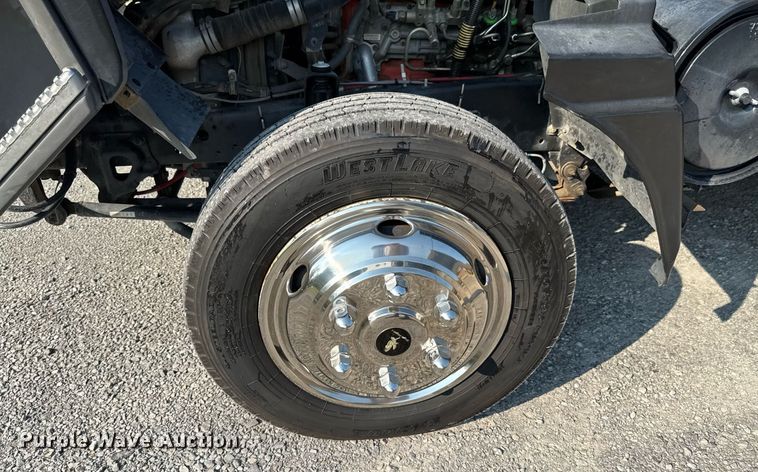 image for item DU9095 2000 Isuzu FRR pressure washer truck