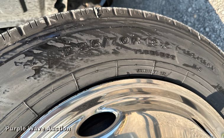 image for item DU9095 2000 Isuzu FRR pressure washer truck