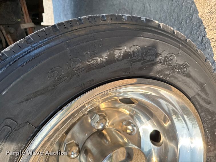 image for item DU9095 2000 Isuzu FRR pressure washer truck