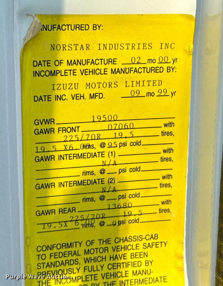 image for item DU9095 2000 Isuzu FRR pressure washer truck