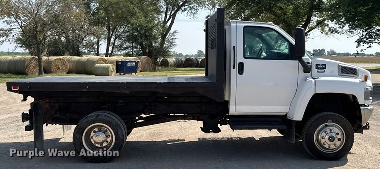 image for item DU9323 2009 Chevrolet C5500 dump flatbed truck