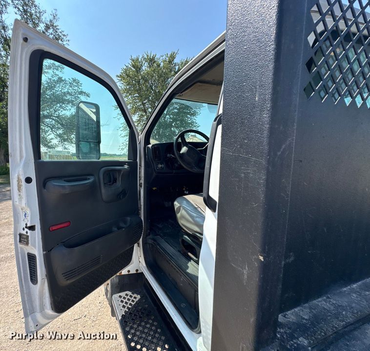 image for item DU9323 2009 Chevrolet C5500 dump flatbed truck