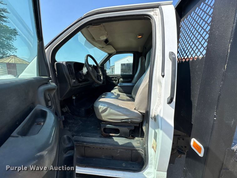 image for item DU9323 2009 Chevrolet C5500 dump flatbed truck