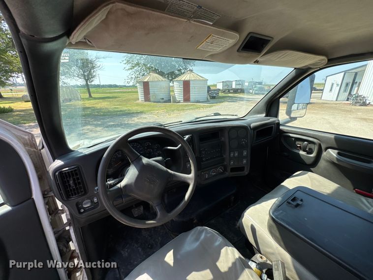 image for item DU9323 2009 Chevrolet C5500 dump flatbed truck