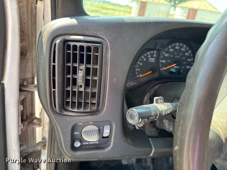 image for item DU9323 2009 Chevrolet C5500 dump flatbed truck