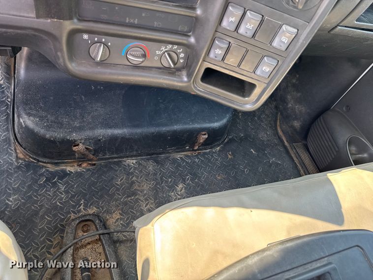 image for item DU9323 2009 Chevrolet C5500 dump flatbed truck