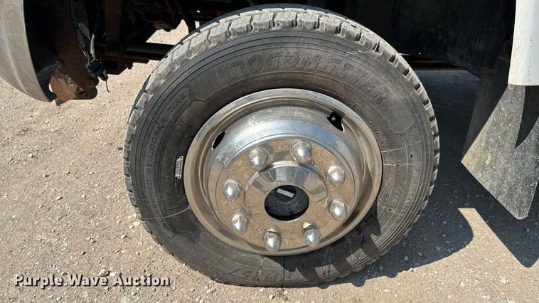 image for item DU9323 2009 Chevrolet C5500 dump flatbed truck