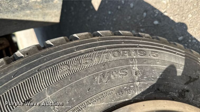 image for item DU9323 2009 Chevrolet C5500 dump flatbed truck