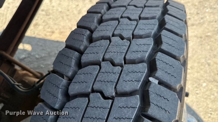 image for item DU9323 2009 Chevrolet C5500 dump flatbed truck