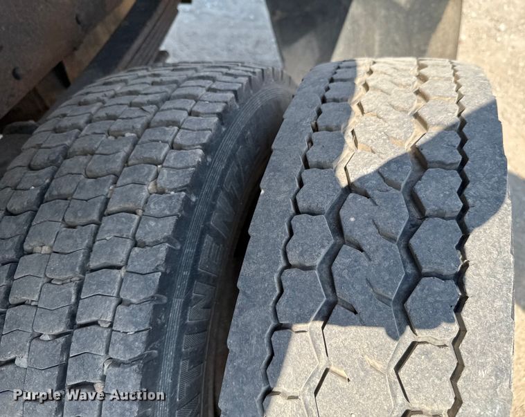 image for item DU9323 2009 Chevrolet C5500 dump flatbed truck