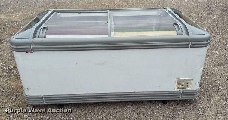 image for item DV2693 (2) AHT LE128 A comercial freezers