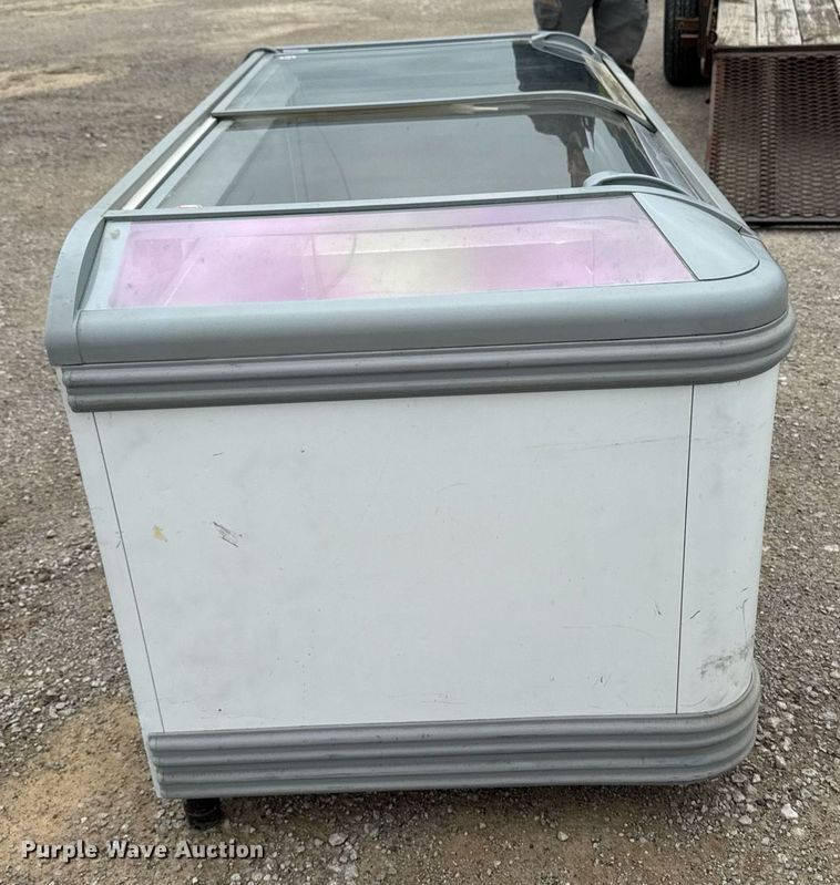 image for item DV2693 (2) AHT LE128 A comercial freezers