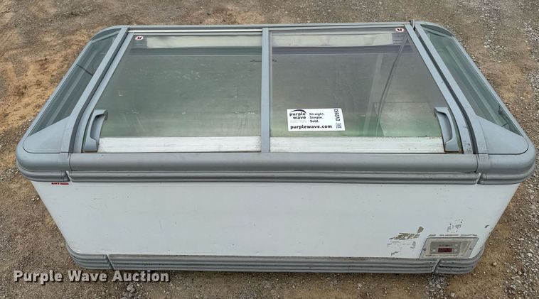 image for item DV2693 (2) AHT LE128 A comercial freezers
