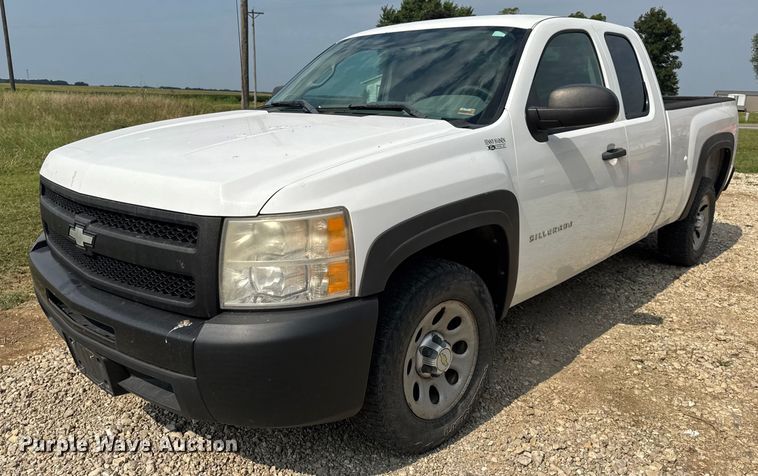 image for item DW3438 2011 Chevrolet Silverado 1500 Ext. Cab pickup truck