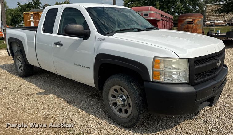 image for item DW3438 2011 Chevrolet Silverado 1500 Ext. Cab pickup truck