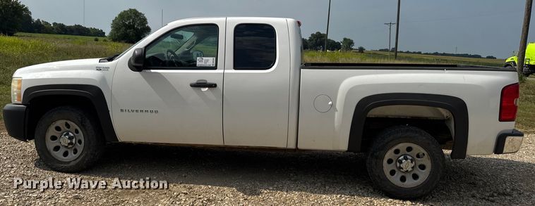 image for item DW3438 2011 Chevrolet Silverado 1500 Ext. Cab pickup truck