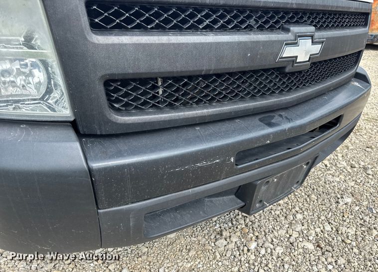 image for item DW3438 2011 Chevrolet Silverado 1500 Ext. Cab pickup truck