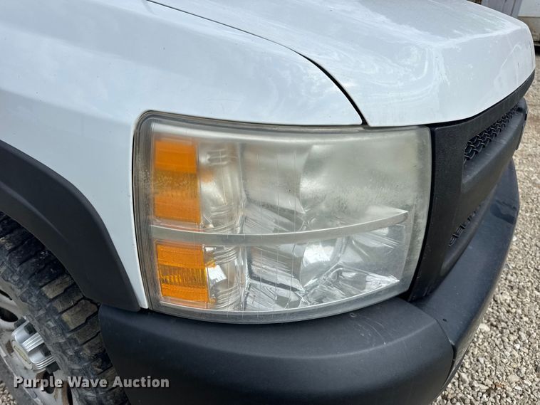 image for item DW3438 2011 Chevrolet Silverado 1500 Ext. Cab pickup truck