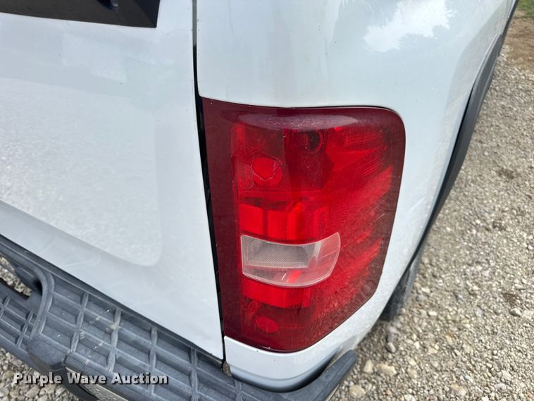 image for item DW3438 2011 Chevrolet Silverado 1500 Ext. Cab pickup truck