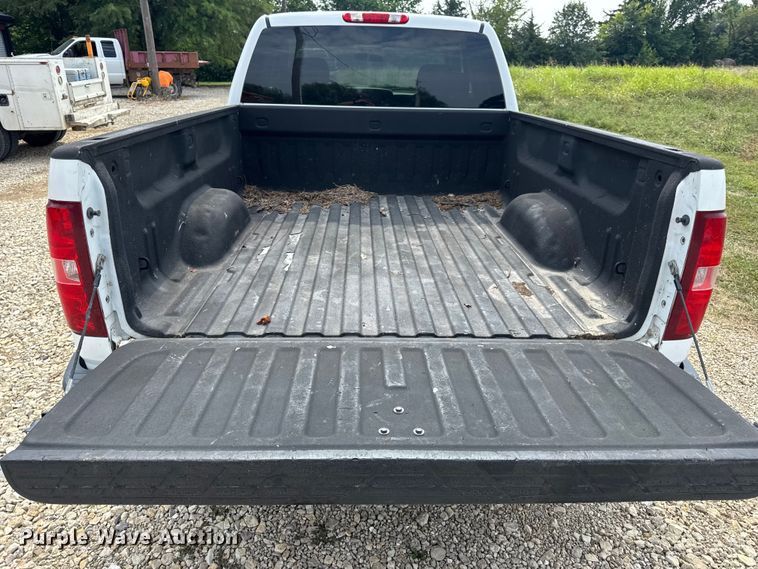 image for item DW3438 2011 Chevrolet Silverado 1500 Ext. Cab pickup truck