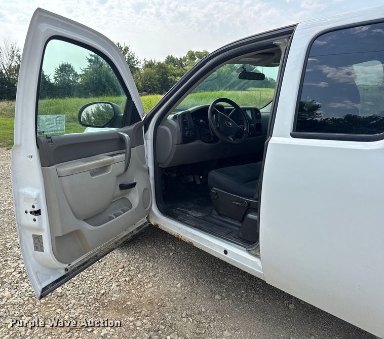 image for item DW3438 2011 Chevrolet Silverado 1500 Ext. Cab pickup truck