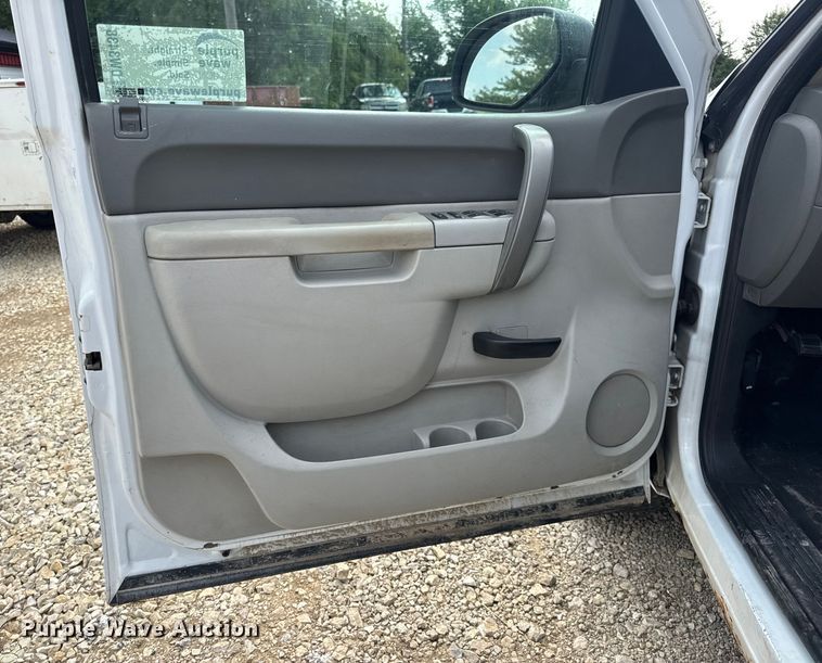 image for item DW3438 2011 Chevrolet Silverado 1500 Ext. Cab pickup truck