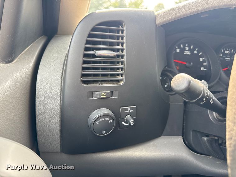 image for item DW3438 2011 Chevrolet Silverado 1500 Ext. Cab pickup truck