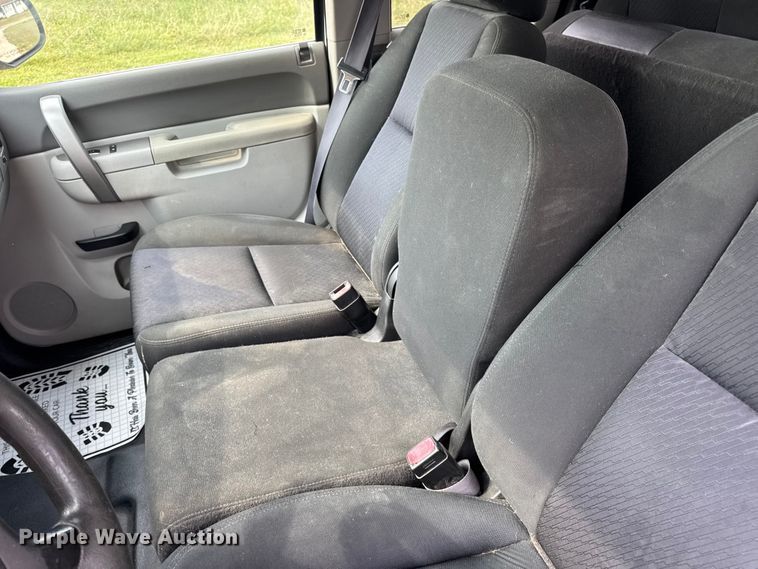 image for item DW3438 2011 Chevrolet Silverado 1500 Ext. Cab pickup truck