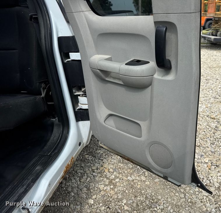 image for item DW3438 2011 Chevrolet Silverado 1500 Ext. Cab pickup truck