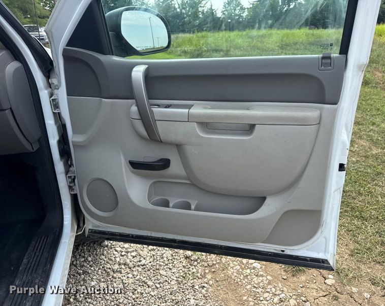 image for item DW3438 2011 Chevrolet Silverado 1500 Ext. Cab pickup truck