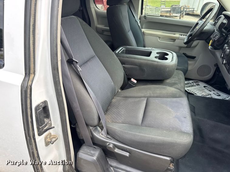 image for item DW3438 2011 Chevrolet Silverado 1500 Ext. Cab pickup truck