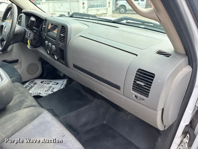 image for item DW3438 2011 Chevrolet Silverado 1500 Ext. Cab pickup truck