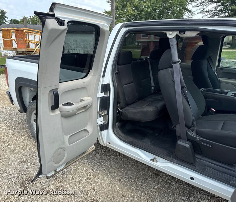 image for item DW3438 2011 Chevrolet Silverado 1500 Ext. Cab pickup truck
