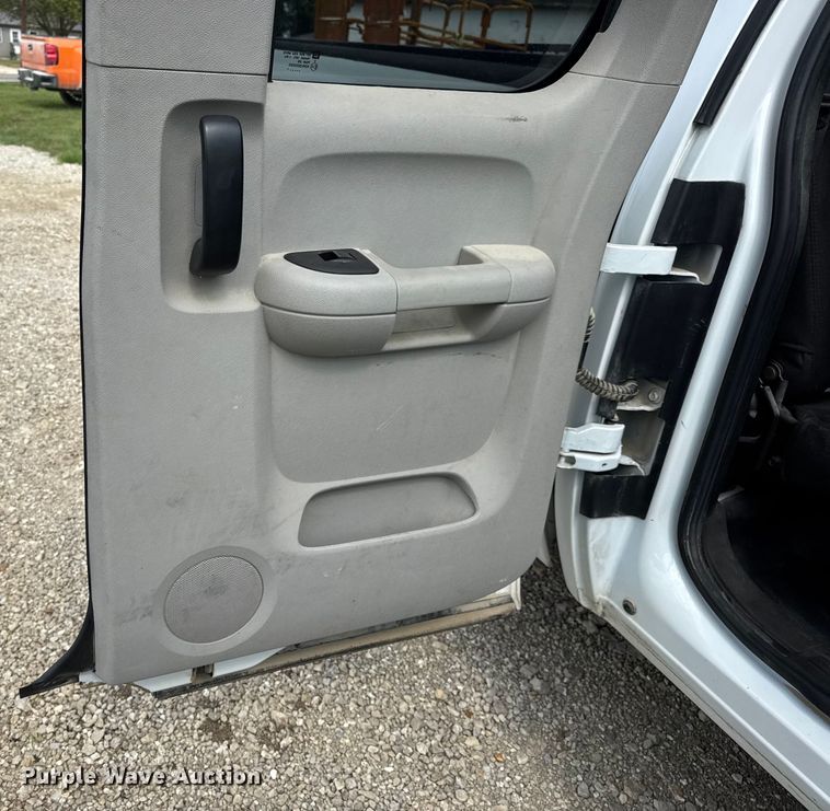 image for item DW3438 2011 Chevrolet Silverado 1500 Ext. Cab pickup truck