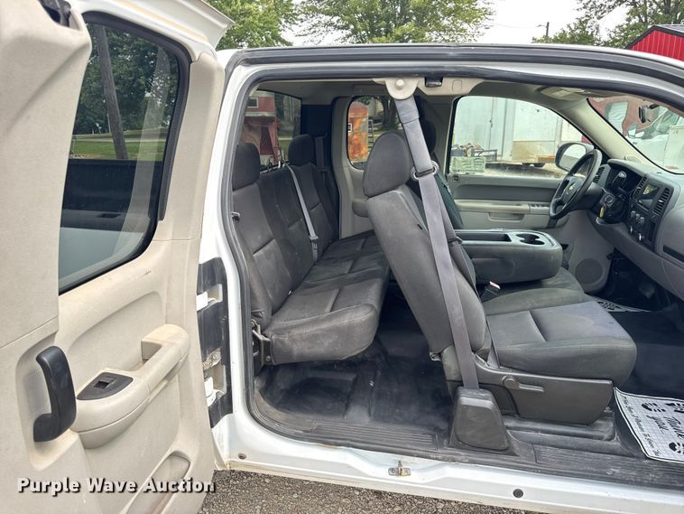 image for item DW3438 2011 Chevrolet Silverado 1500 Ext. Cab pickup truck