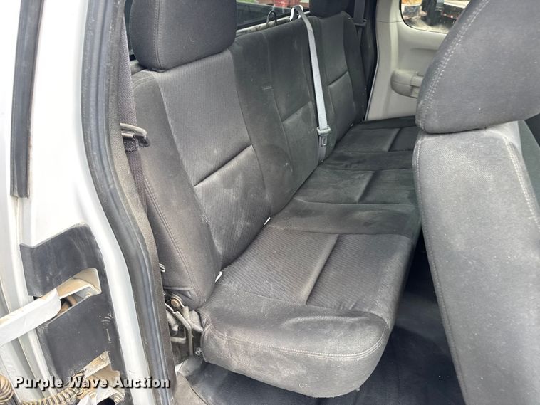 image for item DW3438 2011 Chevrolet Silverado 1500 Ext. Cab pickup truck