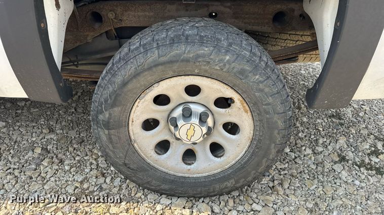 image for item DW3438 2011 Chevrolet Silverado 1500 Ext. Cab pickup truck