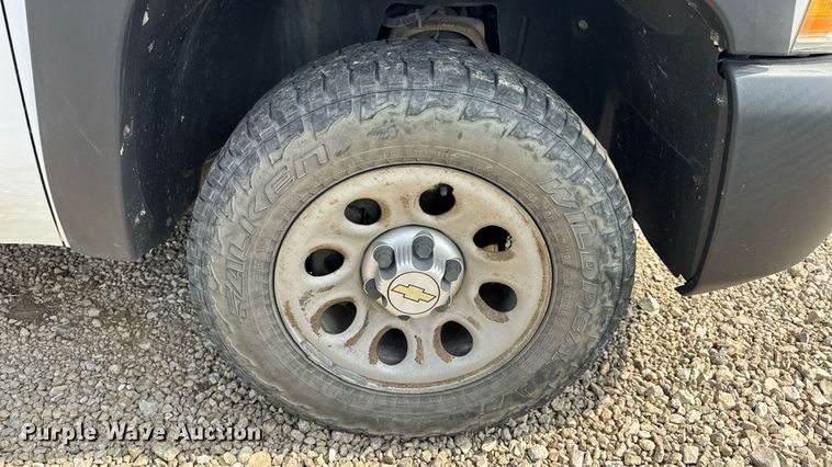 image for item DW3438 2011 Chevrolet Silverado 1500 Ext. Cab pickup truck