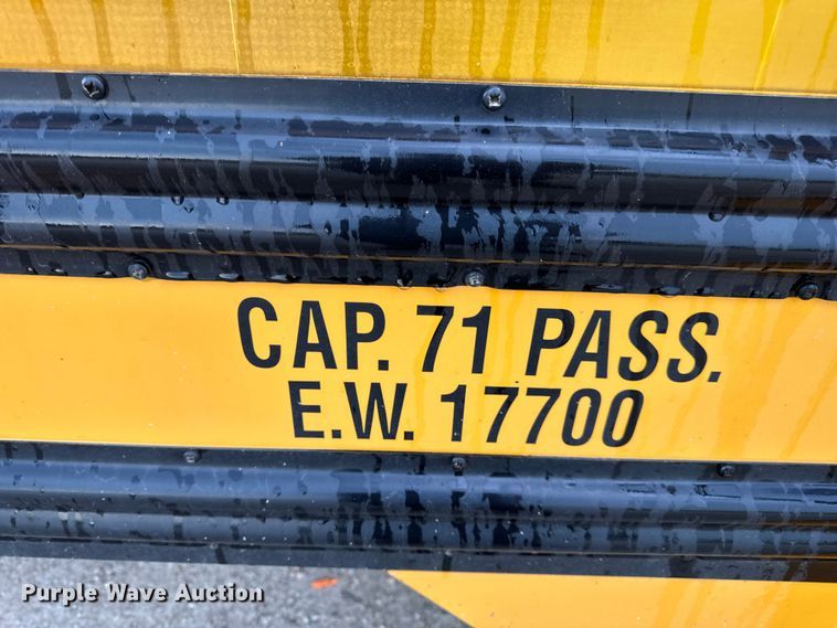 image for item DW3441 2005 Freightliner school bus